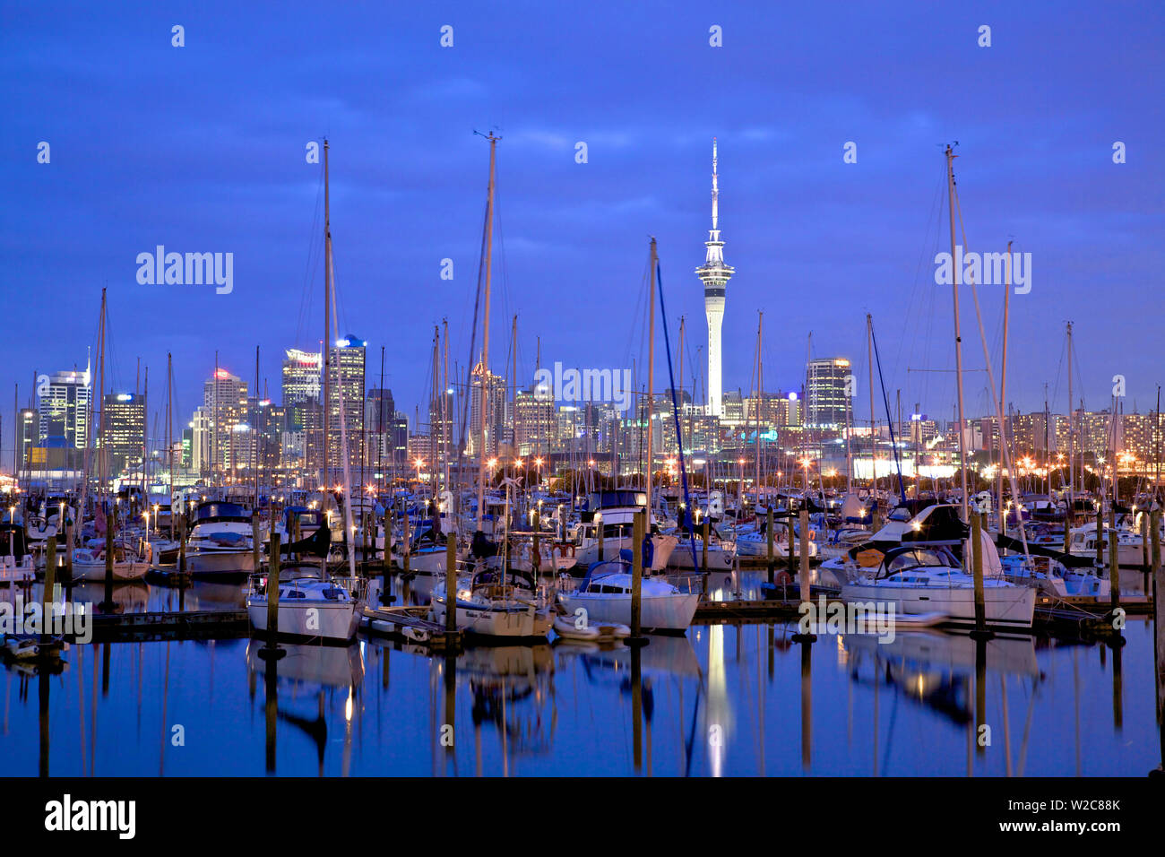 Stadt und Hafen von Auckland, Auckland, Neuseeland, Pazifische Ozean. Stockfoto