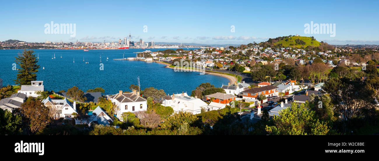 Erhöhte Blick über Devenport zur CBD, Auckland, Neuseeland Stockfoto
