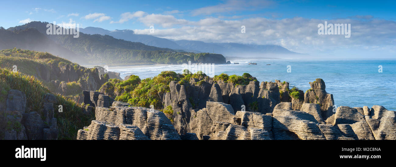 Die Küste bei Punakaiki, West Coast, South Island, Neuseeland Stockfoto