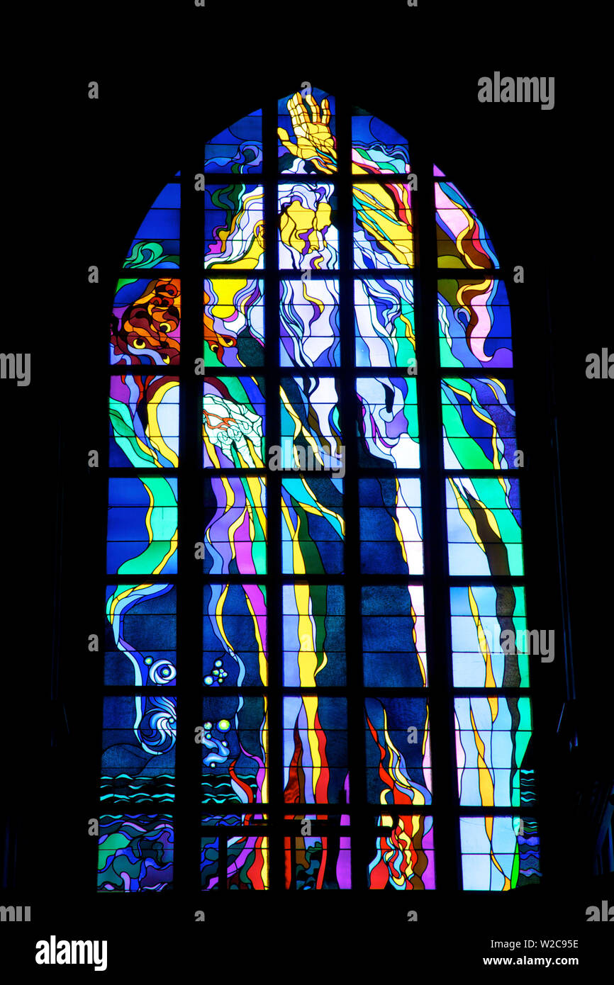 Stanislaw Wyspianski entwarf Kirchenfenster, Kirche des Hl. Franziskus von Assisi, Krakau, Polen, Europa Stockfoto