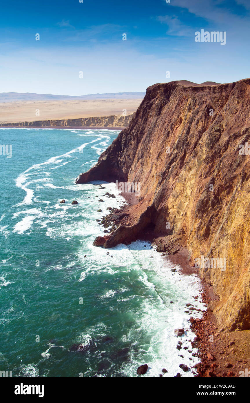 Peru, Paracas National Reserve, subtropischen Wüste Küsten, Klippen von Playa Yumaque, Pazifischer Ozean, Ica Ica-Region Stockfoto