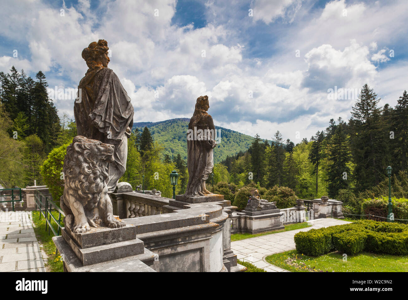 Rumänien, Transsilvanien, Sinaia, Schloss Peles, erbaut 1875-1914, Statuen Stockfoto