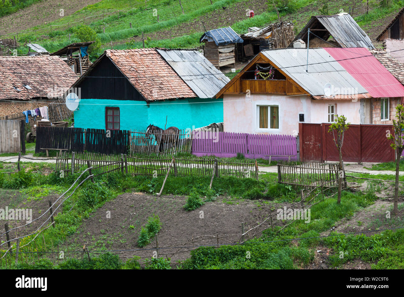 Rumänien, Siebenbürgen, Bunesti, Roma dorf häuser Stockfoto
