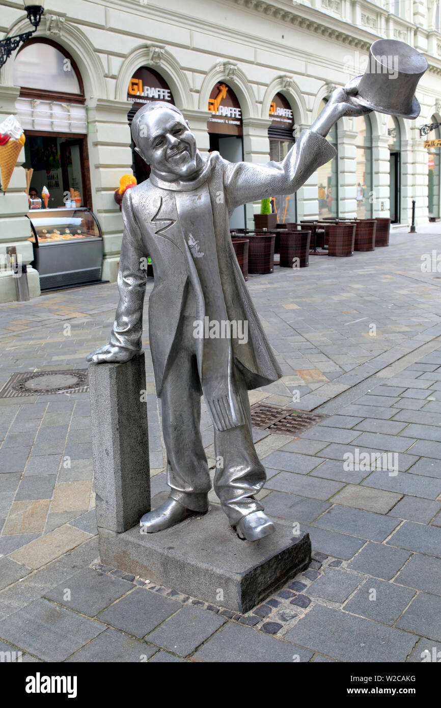 Statue von Cavalier Schoner Naki, Bratislava, Slowakei Stockfoto