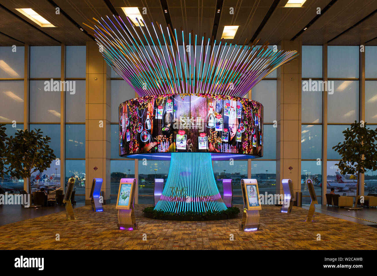 Singapur, Changi, Singapur Changi International Airport, Digitale Schicksal Baum Stockfoto