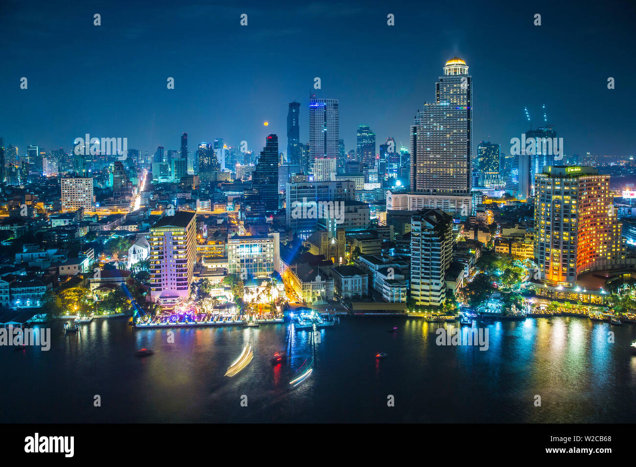 Skyline von Bangkok und den Fluss Chao Phraya, Bangkok, Thailand Stockfoto
