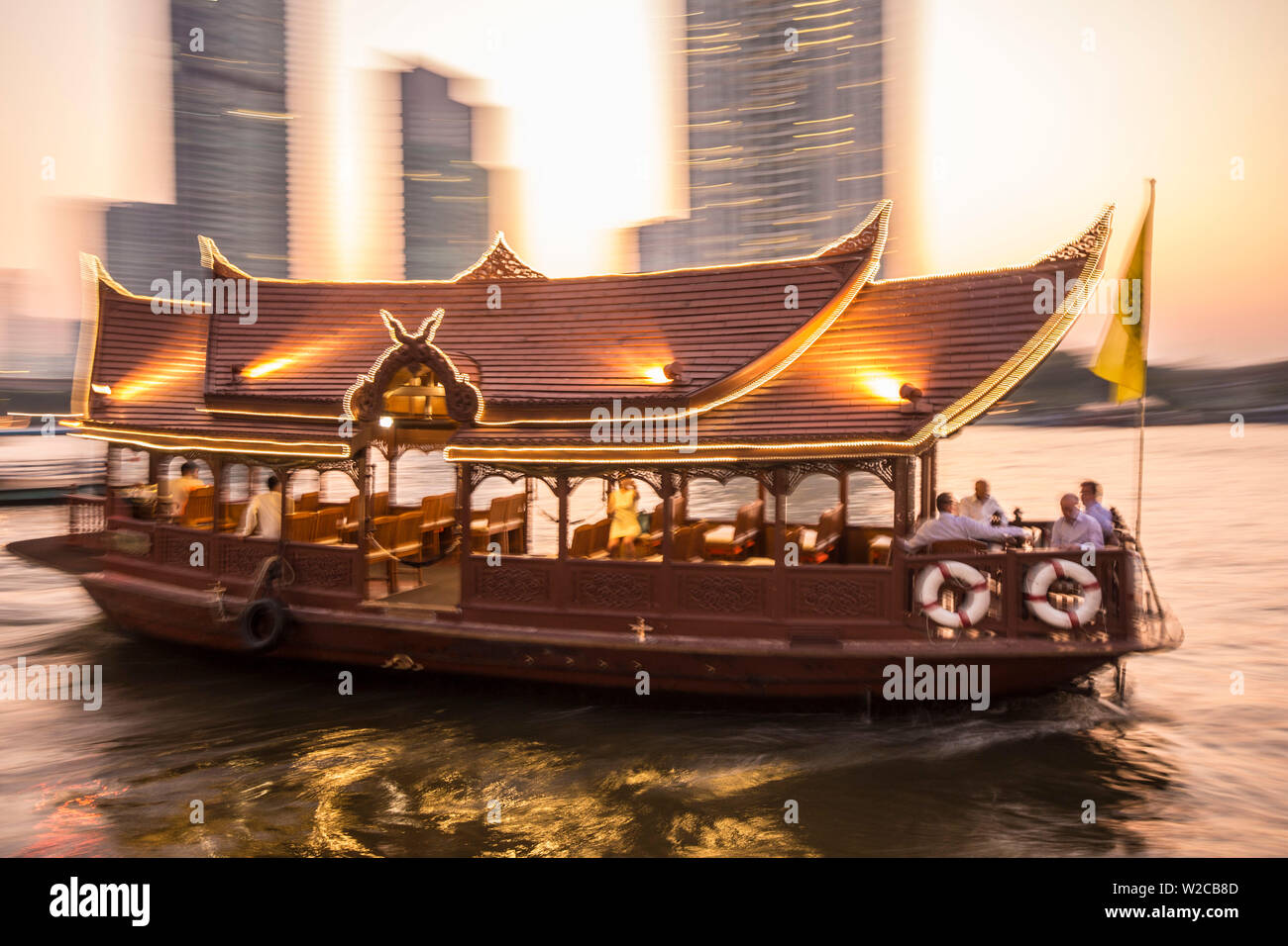 Hotel shuttle Boot auf dem Chao Phraya River außerhalb des Mandarin Oriental, Bangkok, Thailand Stockfoto
