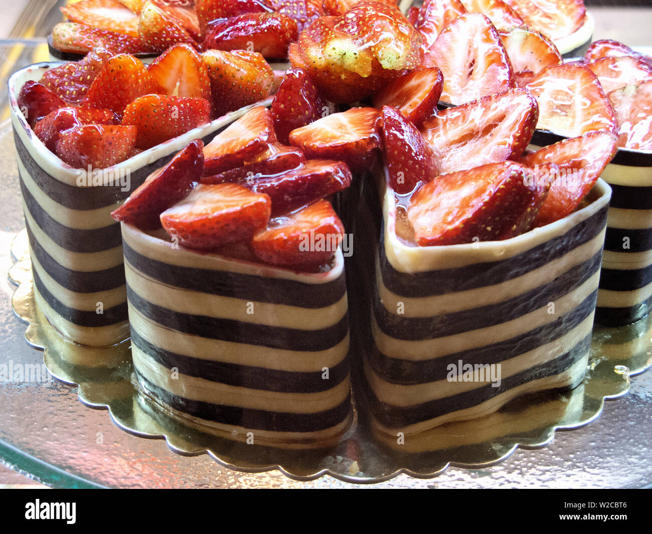 Erdbeer und Schokolade Dessert, Saray Muhallebicisi Restaurant, Beyoglu, Istanbul, Türkei Stockfoto