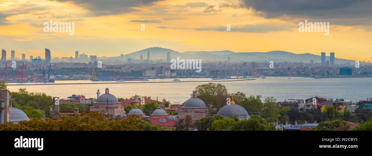 Türkei, Istanbul, Uskudar Bereich über den Bosporus Stockfoto