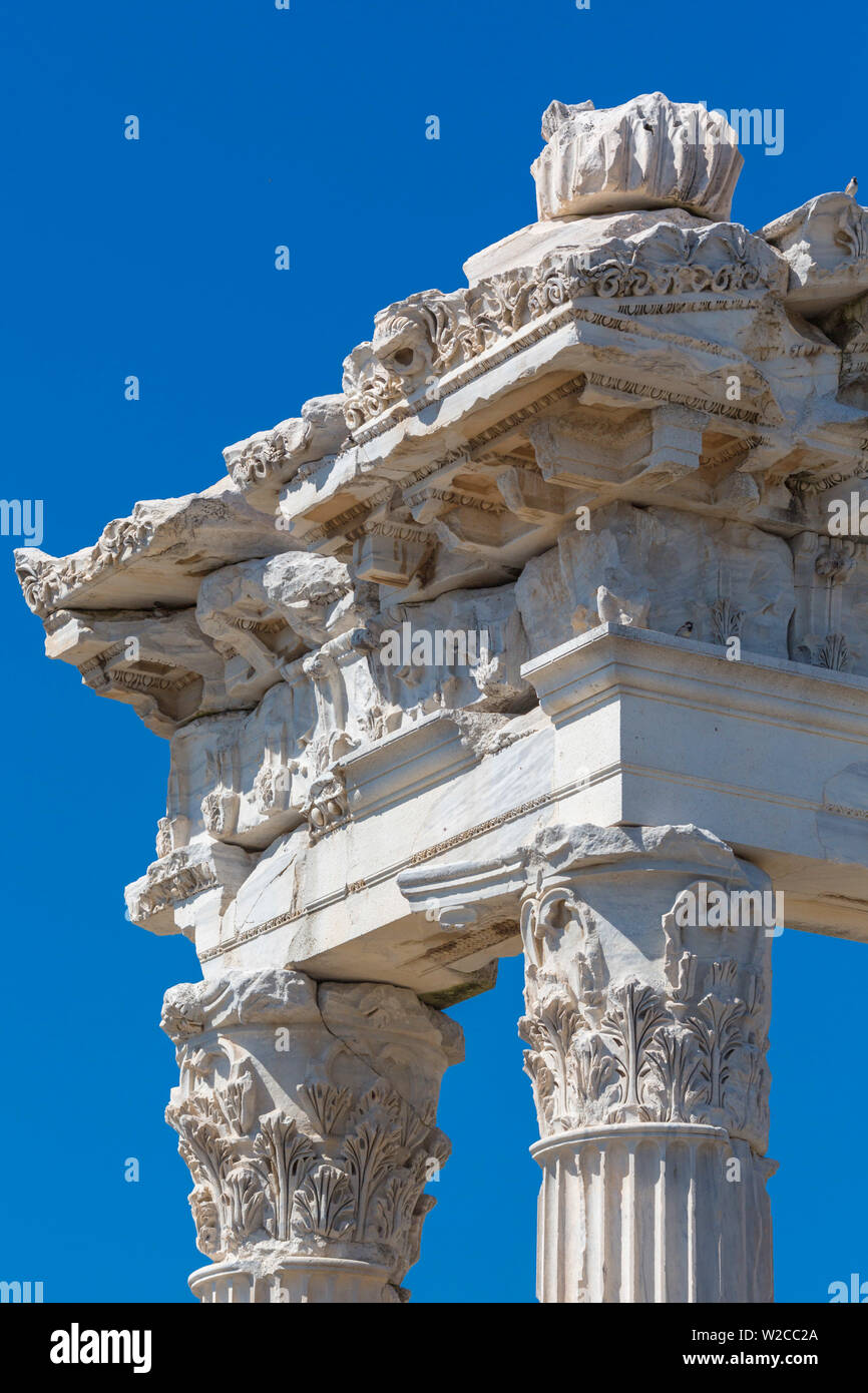 Tempel des Trajan, Pergamon, Bergama, Provinz Izmir, Türkei Stockfoto