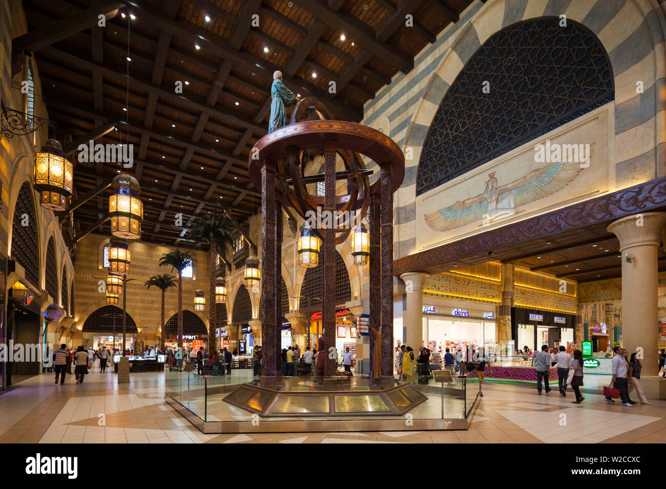 Vae, Dubai, Dubai, Ibn Battuta Mall, Einkaufszentrum mit sechs Gerichte für Reisen von 14. Jahrhundert arabischen Explorer gebaut, Ibn Battuta, Ägyptischen Hof Stockfoto
