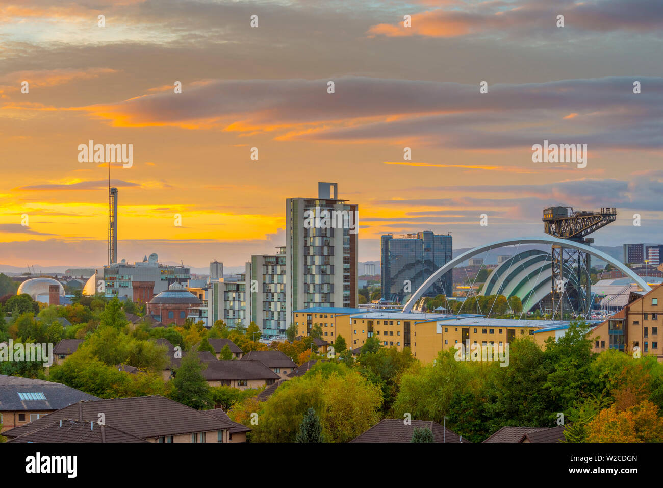 Großbritannien, Schottland, Glasgow, Schottischen Ausstellungs- und Konferenzzentrum SECC, nicknamed Armadillo und Glasgow Science Centre (links) Stockfoto