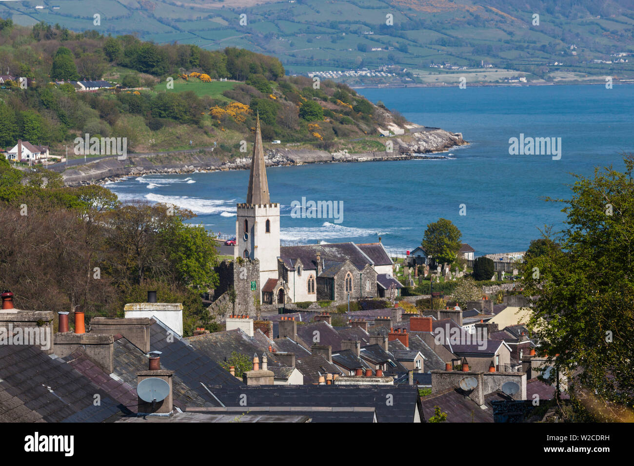 Großbritannien, Nordirland, County Antrim, Glenarm, erhöht mit Blick auf das Dorf Stockfoto