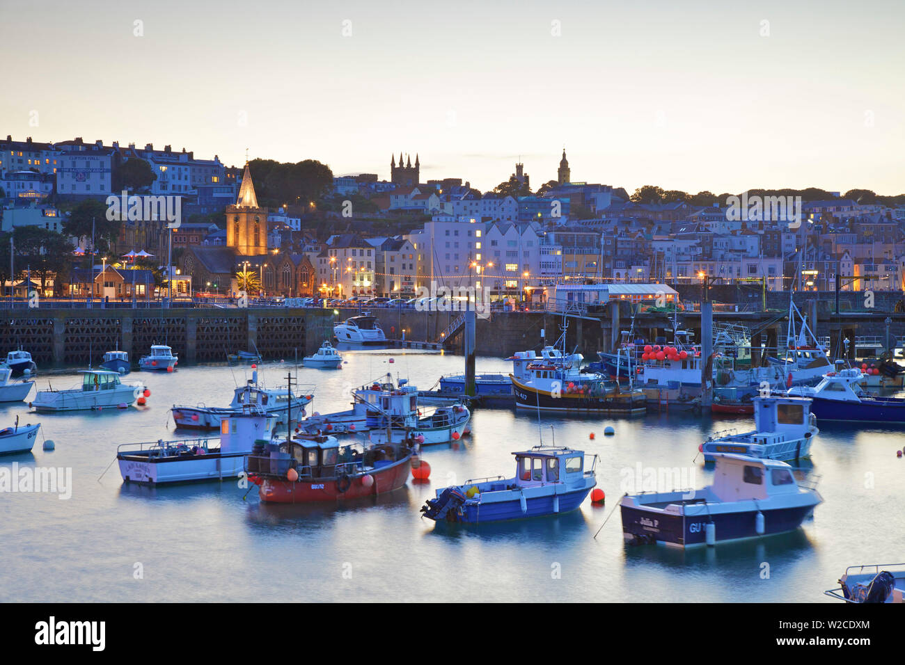 St. Peter Port Hafen bei Nacht, Guernsey, Channel Islands Stockfoto
