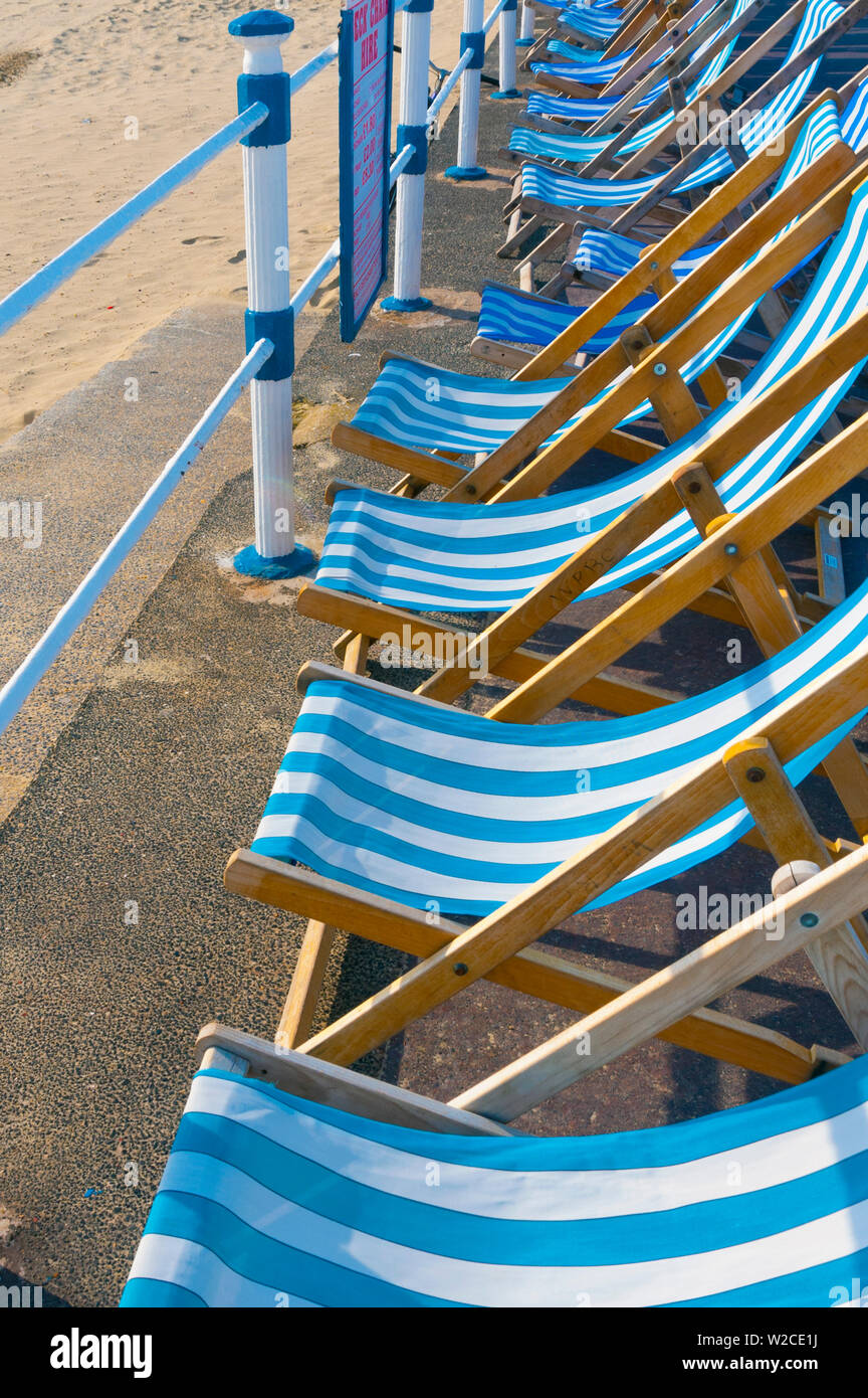 UK, Dorset, Jurassic Coast, Weymouth, der Esplanade, Strand, Liegestühle Stockfoto