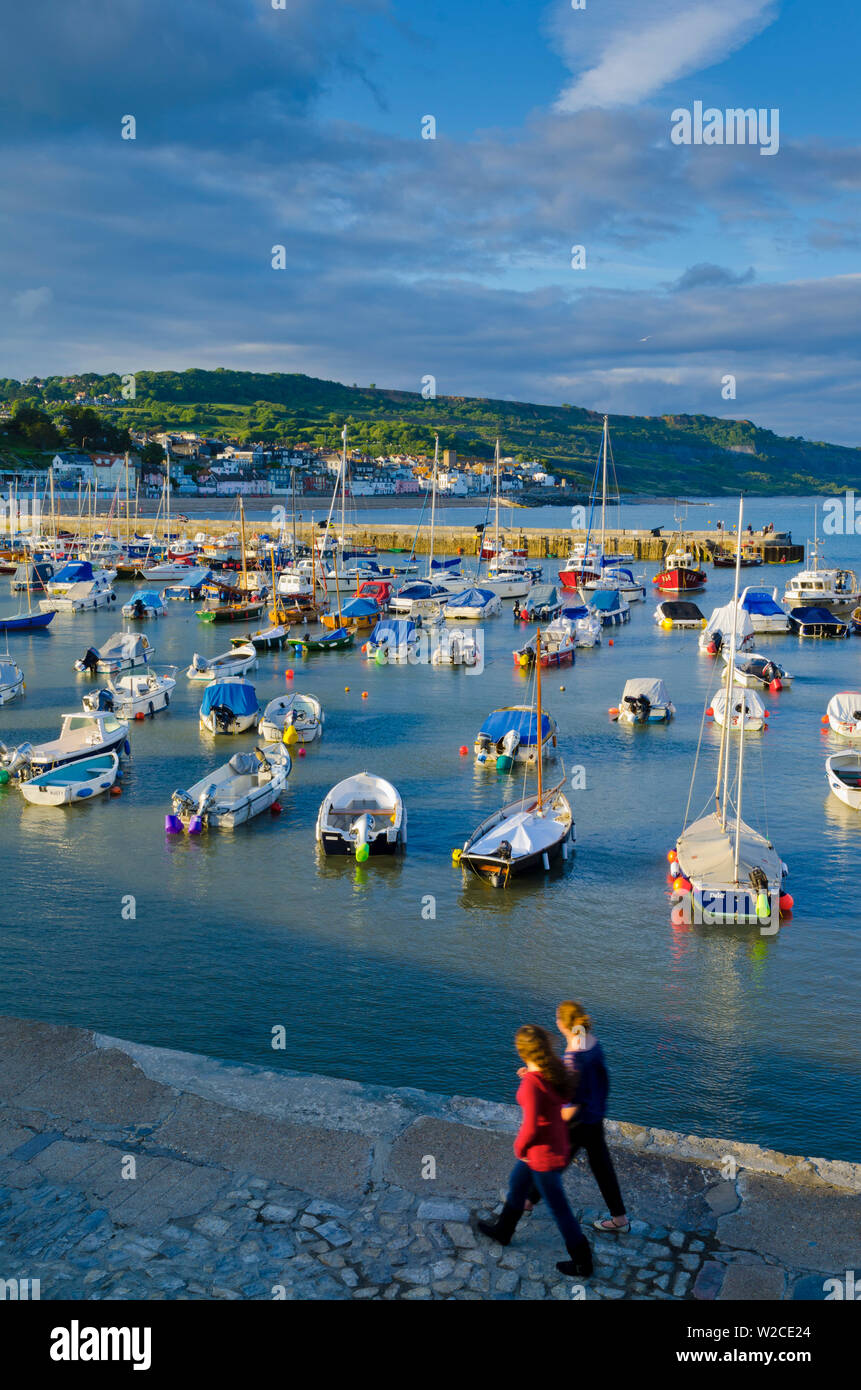 Großbritannien, England, Dorset, Lyme Regis, ein Tor der Stadt zum UNESCO-Weltkulturerbe der Jurassic Coast, Cobb Hafen Stockfoto