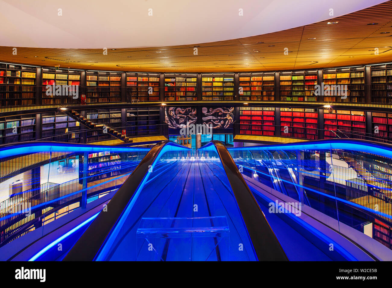 Großbritannien, England, West Midlands, Birmingham, Broad Street, Centenary Square, die Bibliothek von Birmingham, - eine der größten öffentlichen Bibliotheken in der Welt Stockfoto