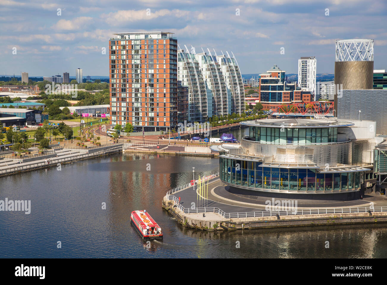 Großbritannien, England, Manchester, Salford, Salford Quays Blick in Richtung der Lowry Theater Stockfoto