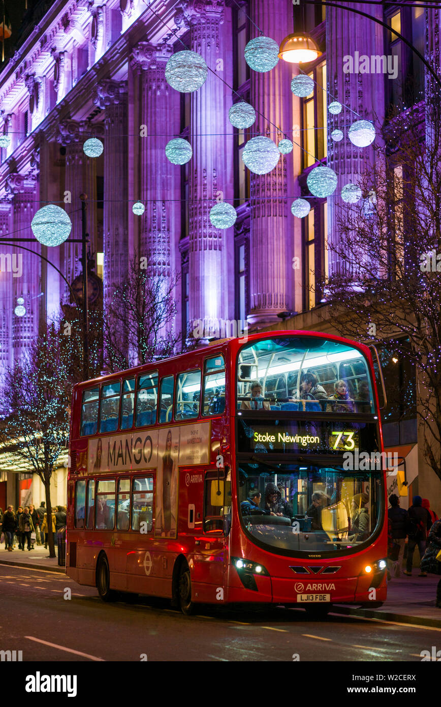England, London, Soho, Oxford Street, Chirstmas Dekorationen und London-bus Stockfoto