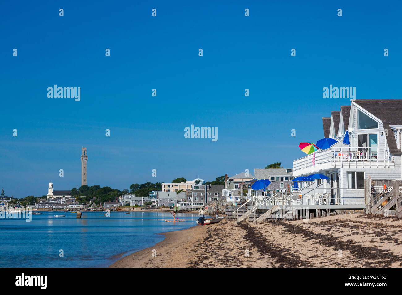 USA, Massachusetts, Cape Cod, Provincetown, Blick auf die Stadt und Pilgrim Monument aus dem East End Stockfoto USA, Massachusetts, Cape Cod, Provincetown, Blick auf die Stadt und Pilgrim Monument aus dem East End Stockfoto