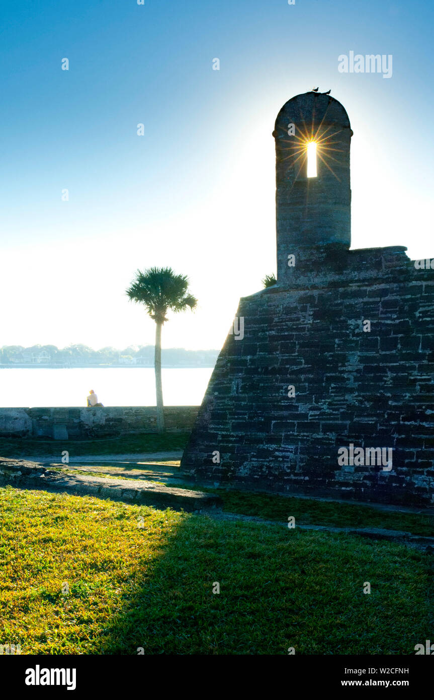 Florida, Saint Augustine, Sunrise, Castillo de San Marcos, Älteste Mauerwerk Fort in den kontinentalen Vereinigten Staaten, gebaut von lokalen Stein namens Coquina, 1600's, Spanisch, National Monument, 1924 Stockfoto