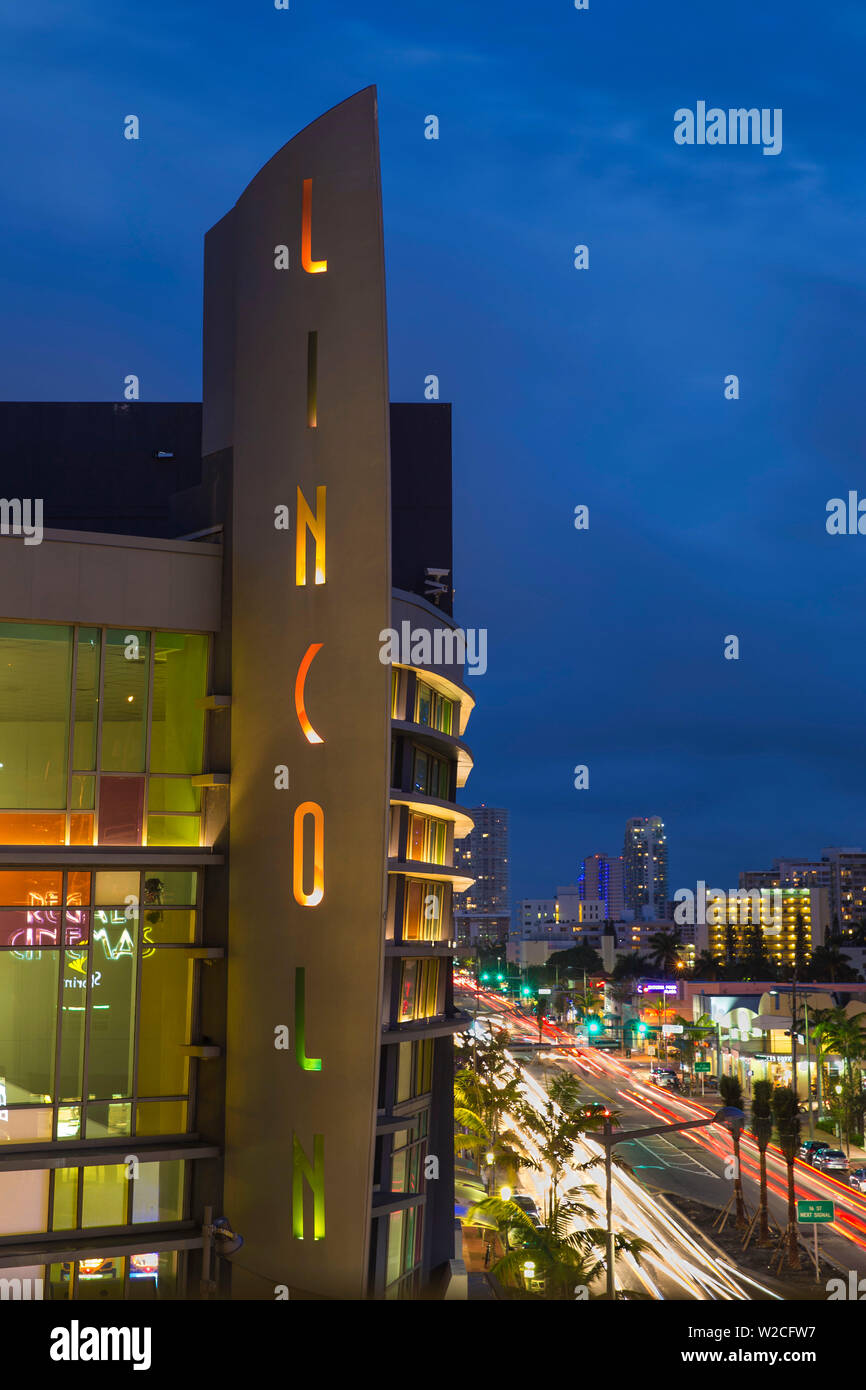 Usa, Miami, Miami Beach, South Beach, Ansicht von Lincoln Regal Cinemas und Alton Rd Stockfoto