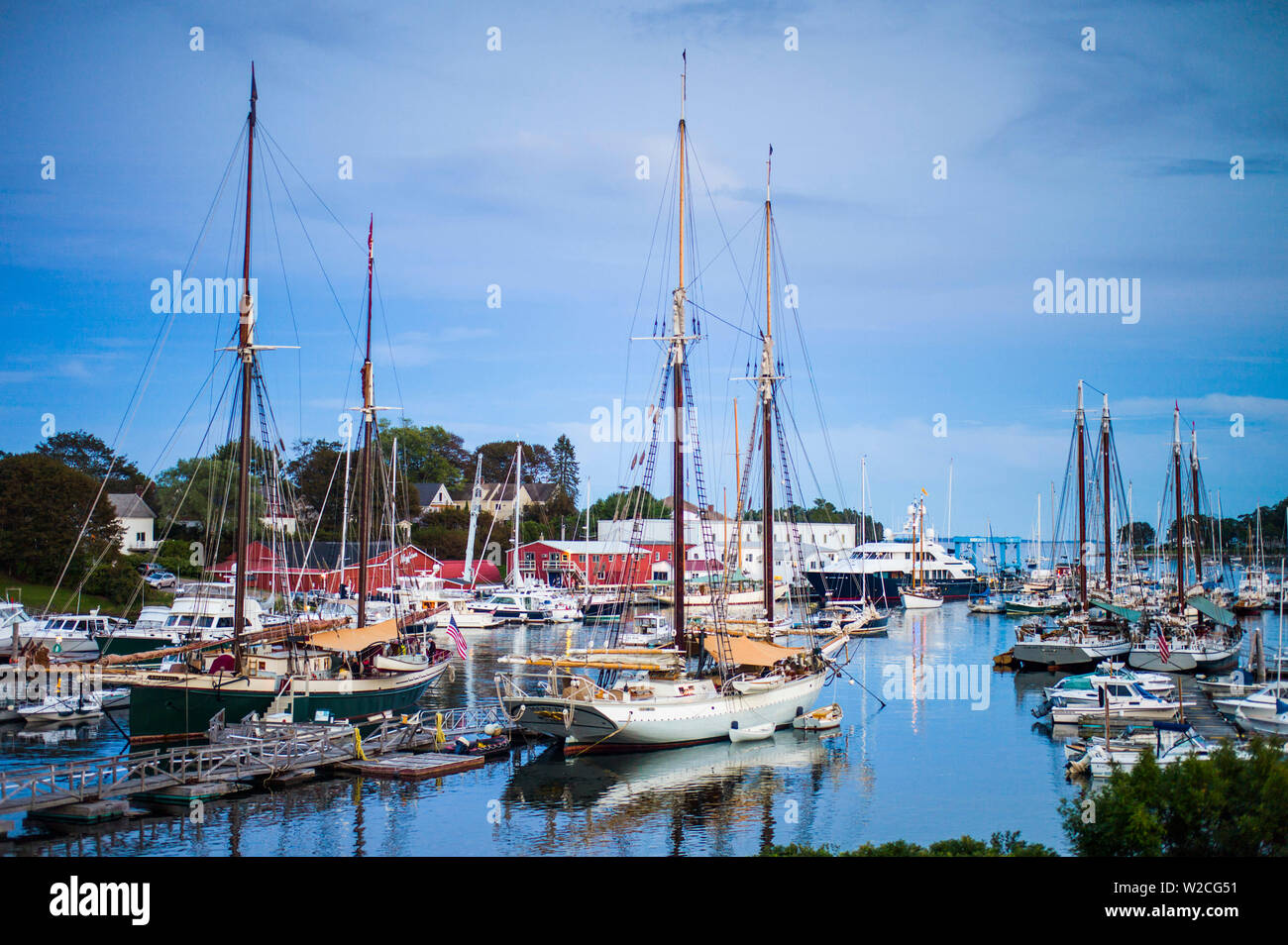 USA, Maine, Camden, Camden Harbour und windjammers Segelschiffe Stockfoto
