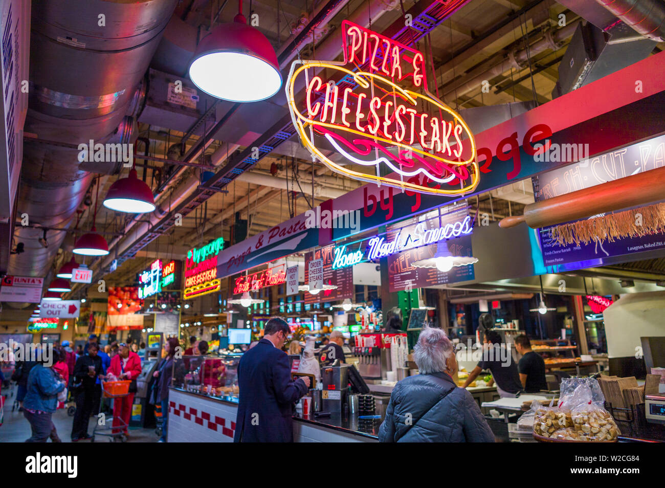 USA, Pennsylvania, Philadelphia, Reading Terminal Market, Lebensmittel-Markt-Interieur Stockfoto