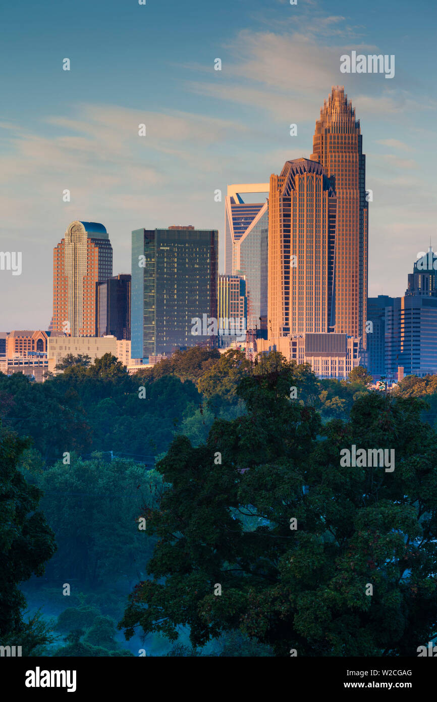 USA, North Carolina, Charlotte, erhöhten Blick auf die Skyline der Stadt vom Nordosten Stockfoto