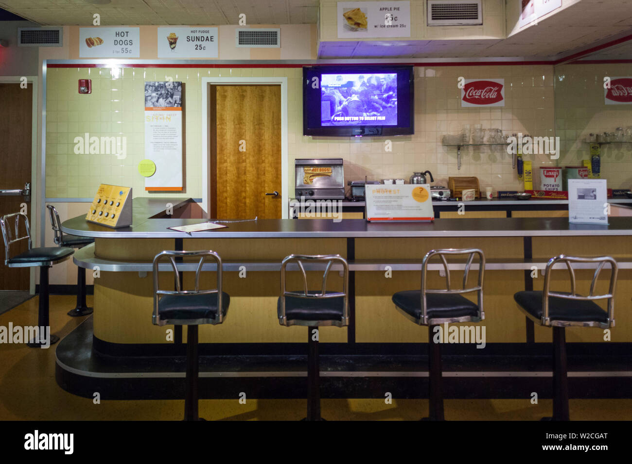 USA, North Carolina, Charlotte, Teil der Lunch Counter die Greensboro Woolworth's, Szene von Sit-ins Proteste 1960, das dazu führte, dass die Aufhebung der Rassentrennung Stockfoto