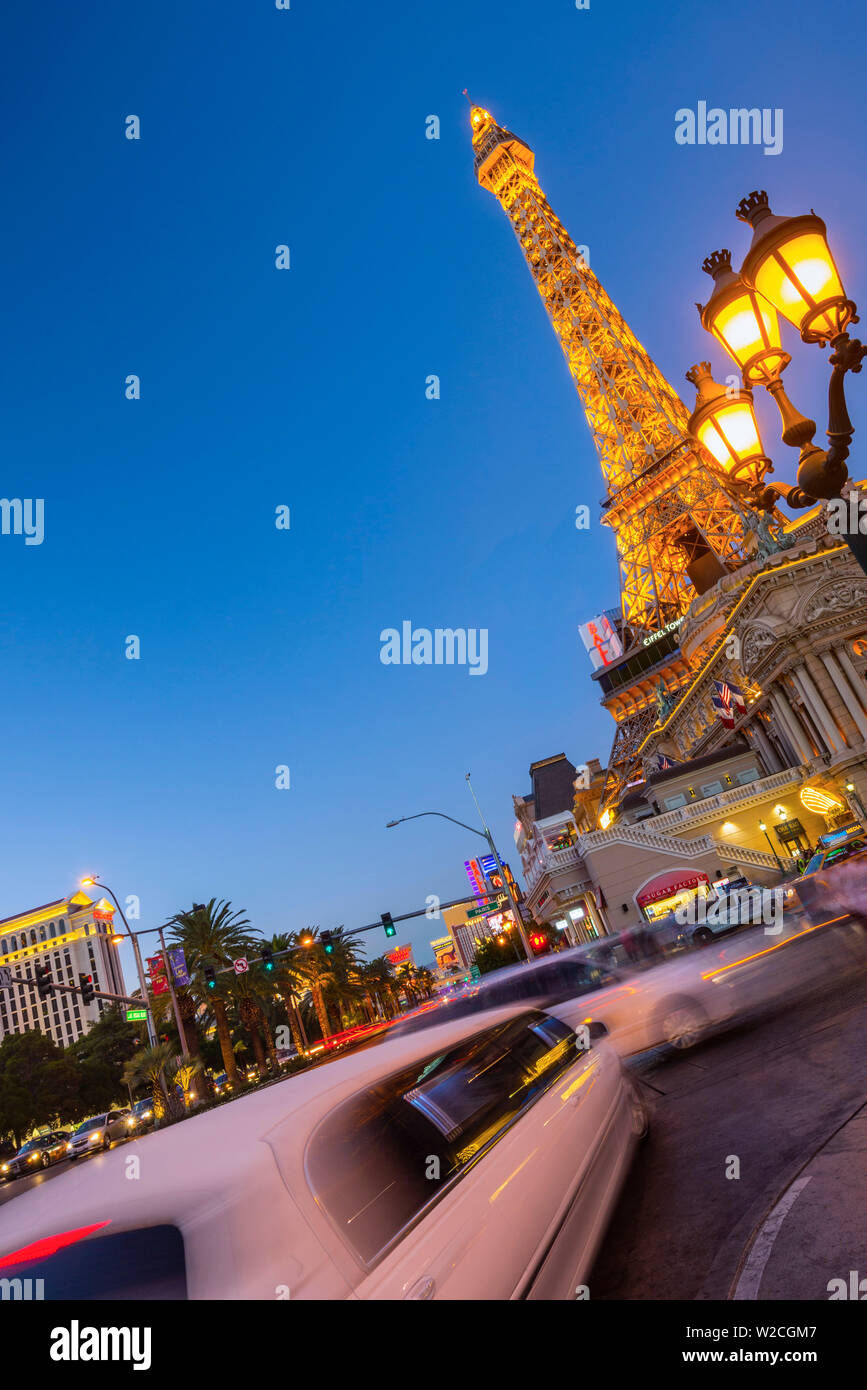 USA, Nevada, Las Vegas, den Strip Paris Las Vegas Hotel und Casino, Stretch Limousine Stockfoto