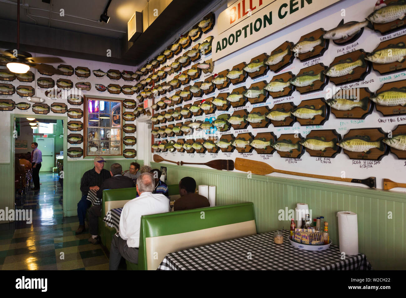 USA, Arkansas, Little Rock, Fliegende Fische und Meeresfrüchte Restaurant mit singen Baß-Fische Stockfoto