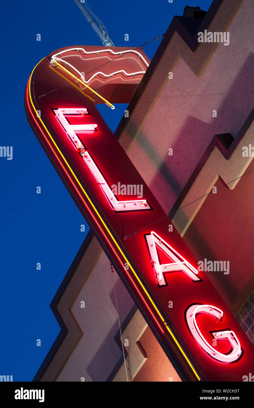 USA, Kansas, Hutchinson, Leuchtreklame für Flag Theater Stockfoto