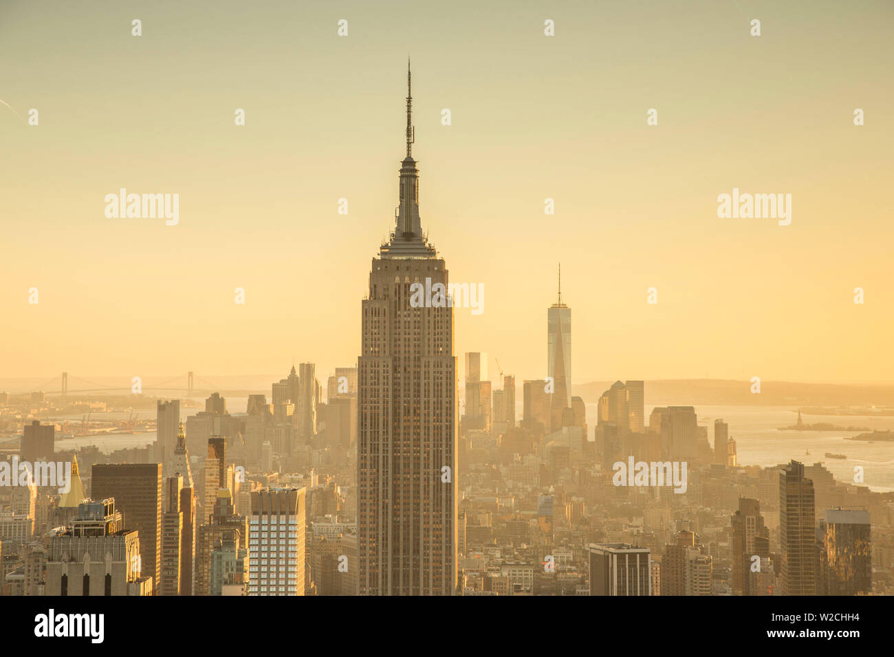 Empire State Building (One World Trade Center hinter), Manhattan, New York City, New York, USA Stockfoto