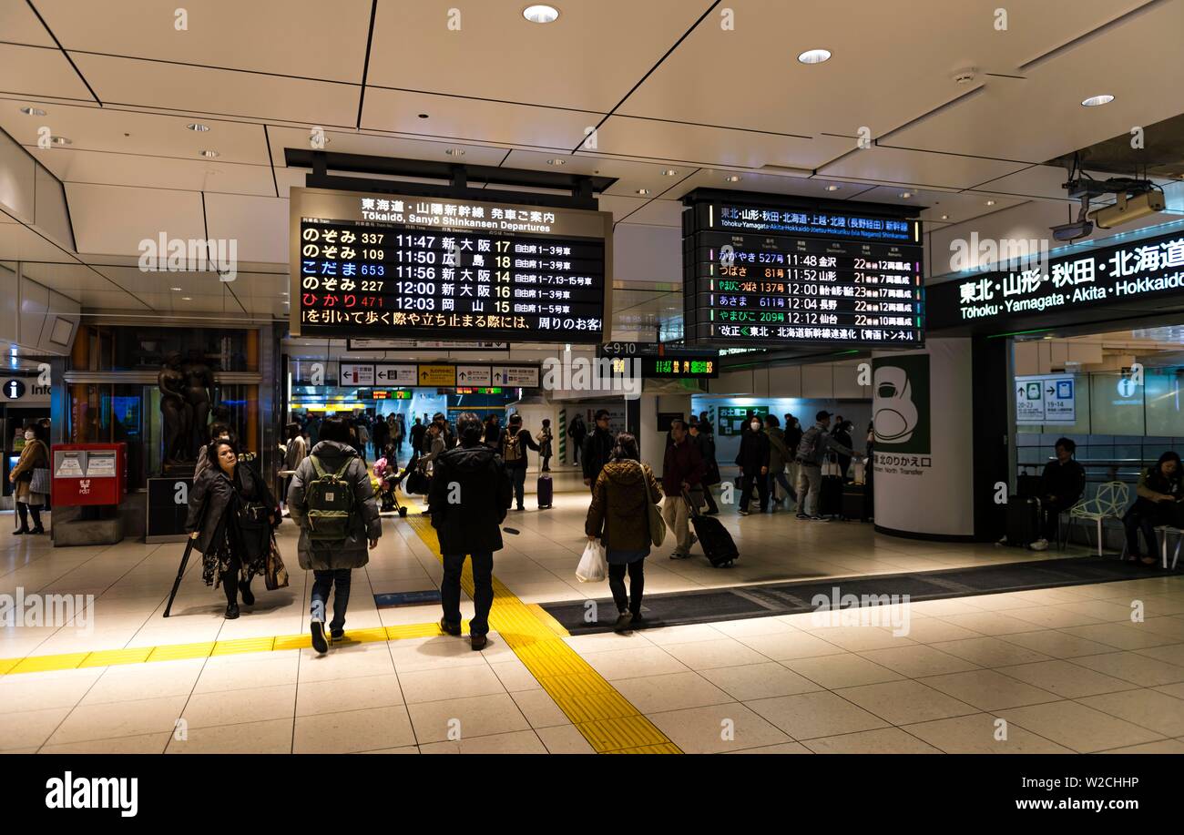 Öffentliche Verkehrsmittel, Bahnhof mit Anzeigetafeln, Akihabara, Chiyoda, Tokio, Japan Stockfoto