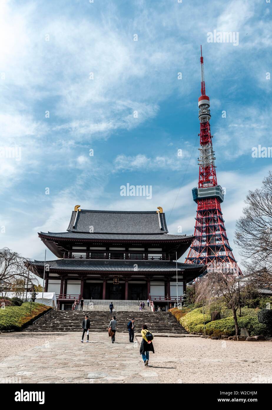 Tokyo Tower mit Zojoji Tempel, buddhistische Tempelanlage, Tokio, Japan Stockfoto