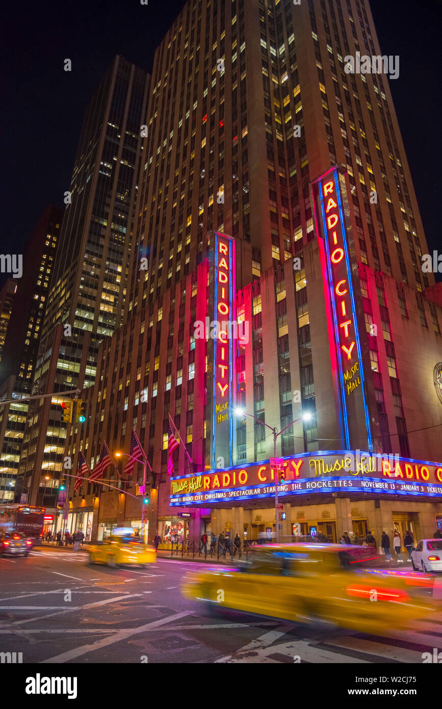 USA, New York, Manhattan, Midtown, Sixth Avenue oder die Avenue des Amerikas, der Radio City Music Hall Stockfoto