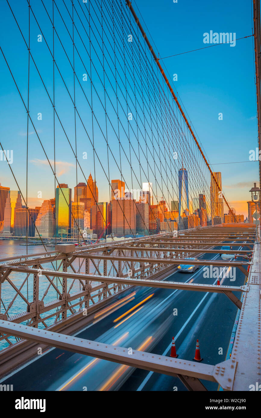 USA, New York, Brooklyn Bridge und Lower Manhattan Skyline mit Freedom Tower Stockfoto