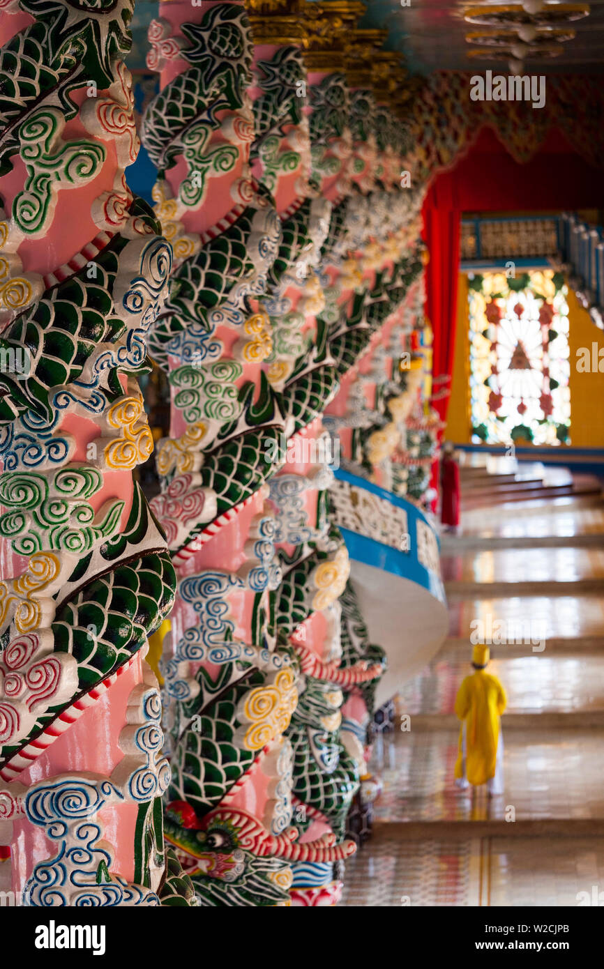 Vietnam, Tay Ninh, Cao Dai Heiligen Stuhl, Innere des Cao Dai große Tempel Stockfoto