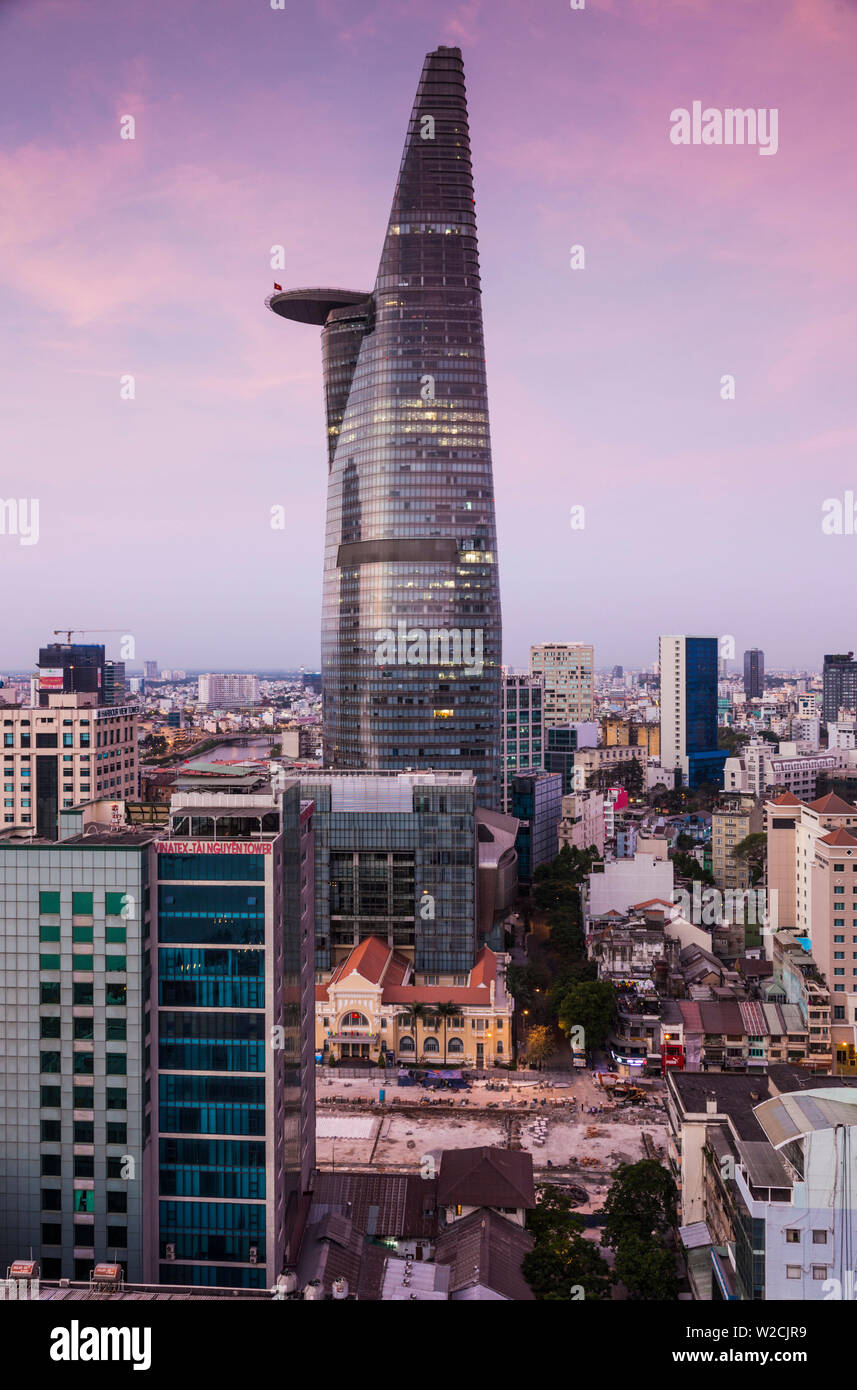 Vietnam, Ho Chi Minh Stadt, erhöhte Stadtansicht mit Turm Bau, Morgendämmerung Stockfoto