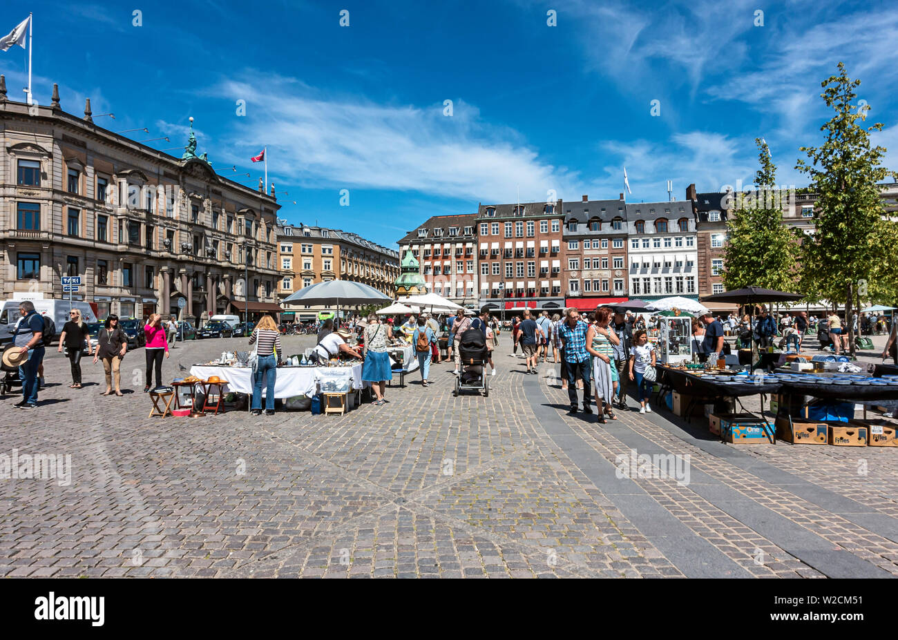 Markt mit Ständen in der Kongens Nytorv Kopenhagen Dänemark Europa Stockfoto