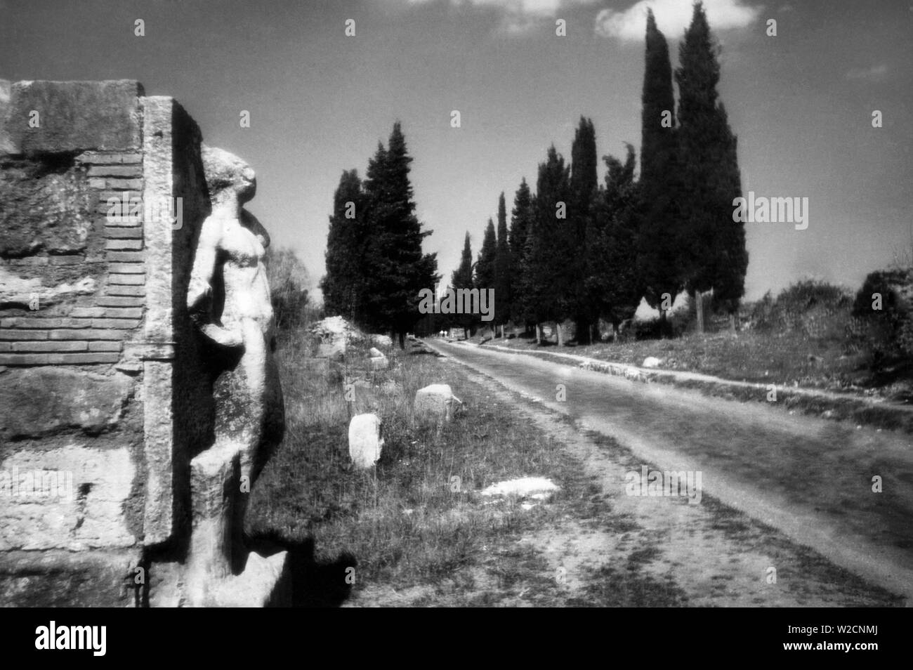 Via Appia bei Rom, Italien, Farbenphotographie von 1910. main image 1