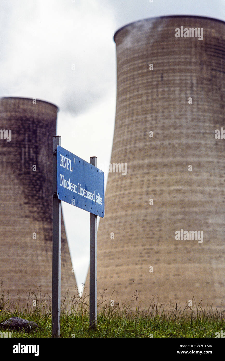 Sellafield, England, UK. Juli 1986. Der Wiederaufbereitungsanlage. Foto: © Simon Grosset. Archiv: Bild von einem ursprünglichen Transparenz digitalisiert. Stockfoto