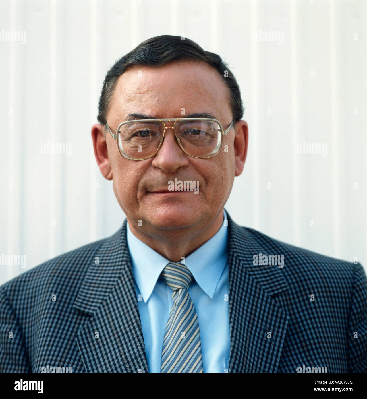 Der SPDPolitiker Klaus Schütz deusche posiert für eine Porträtaufnahme