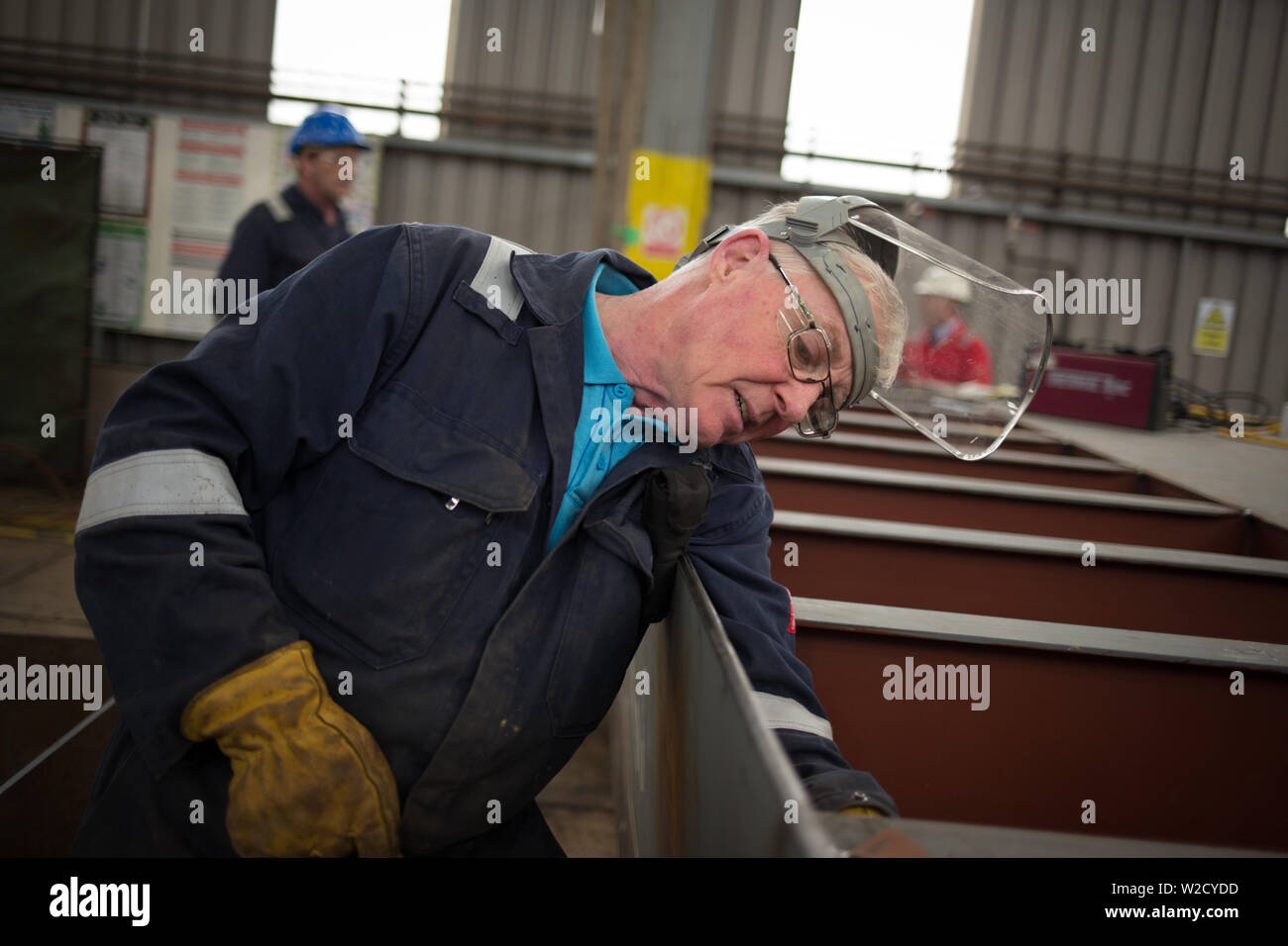 Werftarbeiter in Ferguson Marine Werft am Fluss Clyde in Port Glasgow, Schottland. Stockfoto