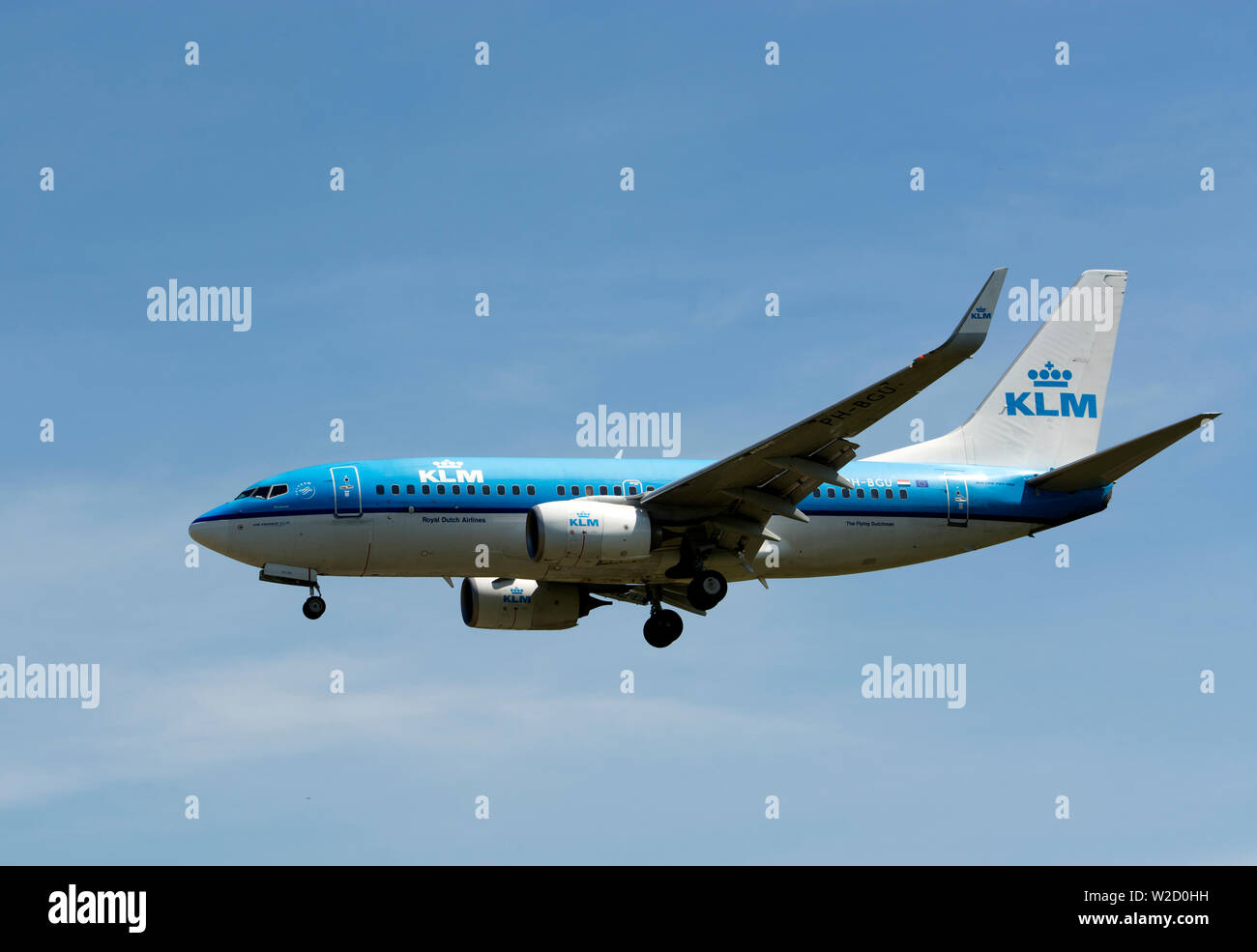 KLM Boeing737-700 Landung am Flughafen Birmingham, UK (PH-BGU) Stockfoto