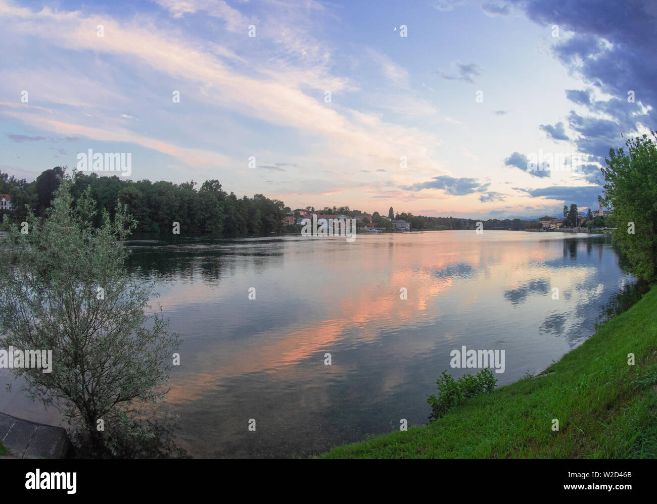 Verträumte Landschaft bei Sonnenuntergang, Ticino Lombardei, Italien. Stockfoto