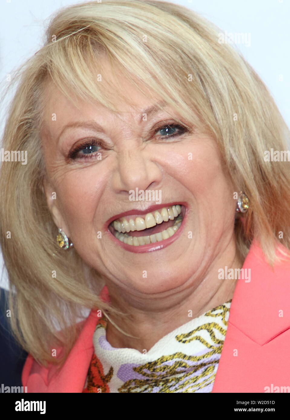 Dame Elaine Paige besucht eine South Bank Sky Arts Awards im Savoy, Strang in London. Stockfoto