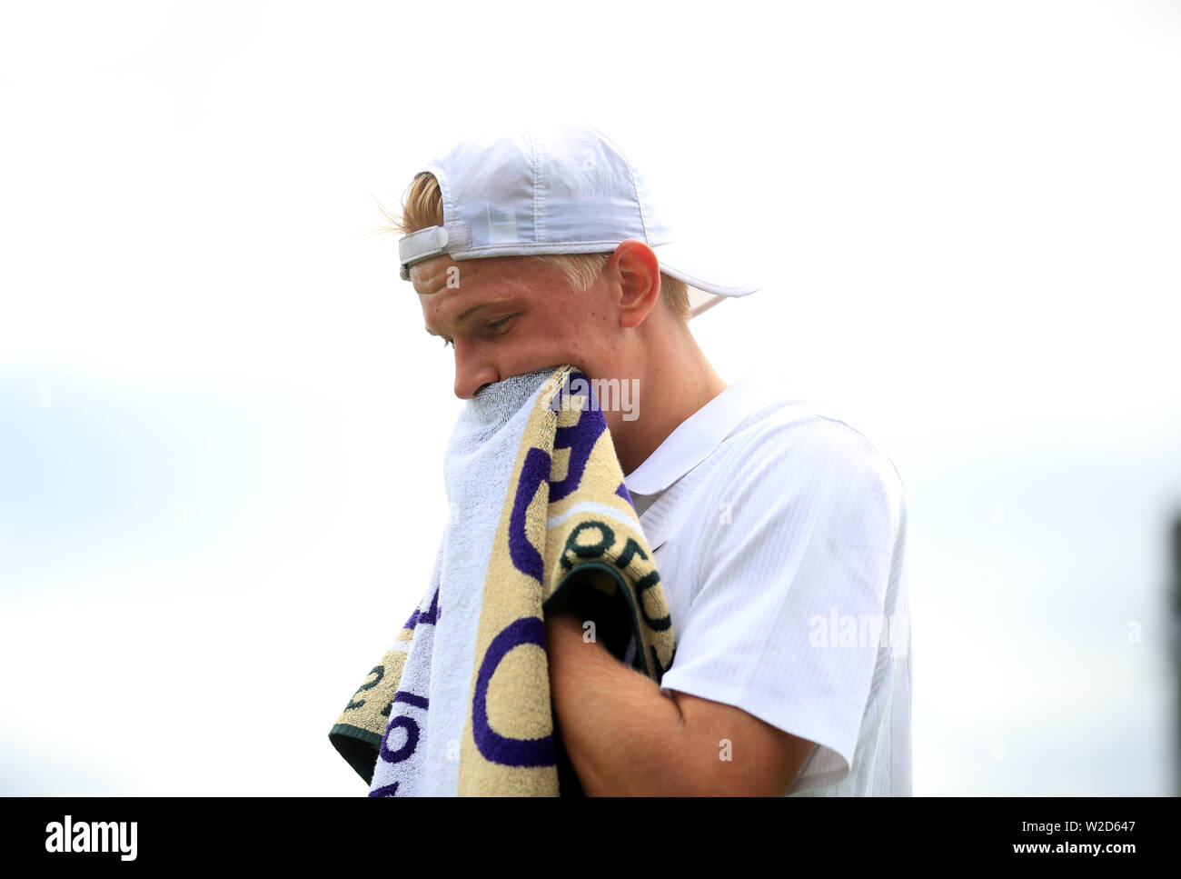 Anton Matusevich während seinem Match gegen Gauthier Onclin in der Junge singles auf Tag sieben der Wimbledon Championships in der All England Lawn Tennis und Croquet Club, Wimbledon. Stockfoto