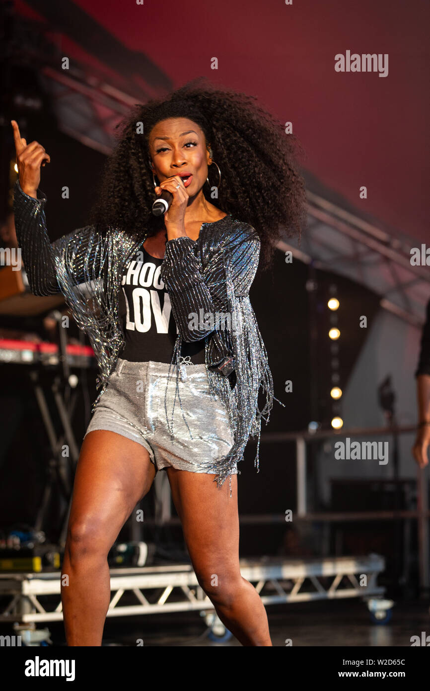 Beverley Knight 2019 Cornbury führt auf dem Festival, großen Tew, Oxfordshire. Beverley Knight, MBE (* Beverley Anne Smith, 22. März 1973) Stockfoto